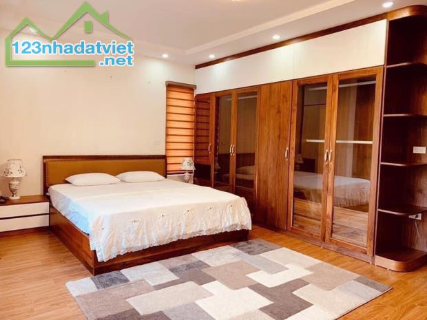Bán nhà mặt phố Thuỵ Khuê lô góc 60m2 mặt tiền 8m 19tỷ gần Hồ Tây.