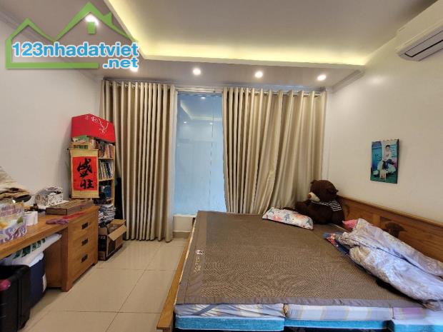 Bán nhanh nhà Phố Trạm 40m2, ngõ thoáng sáng, giá chỉ 4,7 tỷ