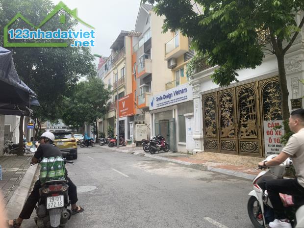 Bán nhà phố Nguyễn Văn Huyên 46m 5T  Ôtô 11,9 tỷ. 0979353468 - 2