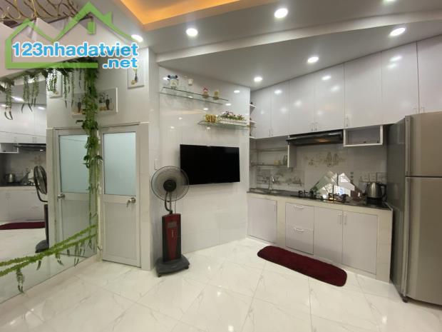 LÊ QUANG ĐỊNH BÌNH THẠNH - HẺM THÔNG - DTSD 80M2 - 4 TẦNG -  3,95 TỶ