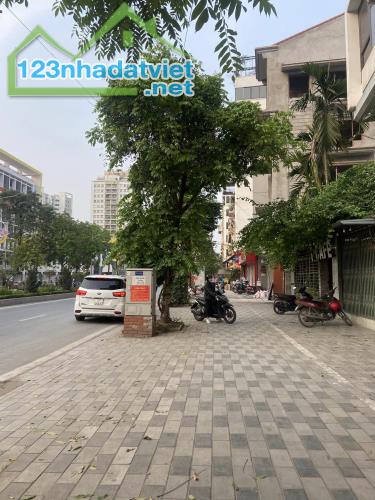 NHÀ ĐẸP, LẠC LONG QUÂN, TÂY HỒ: 40M X5T, MT 4,2M, GIÁ 8,5 TỶ