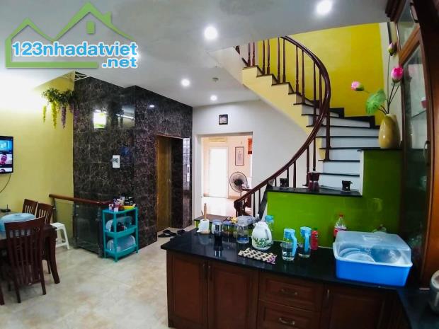 Bán nhà Võng Thị, Tây Hồ, ô tô tránh, gần Hồ Tây, phù hợp chia lô hoặc xây tòa nhà - 2