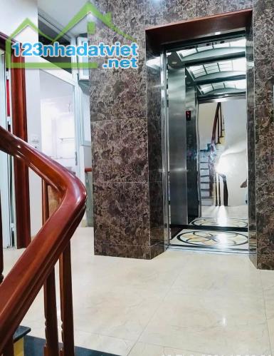 Bán nhà Võng Thị, Tây Hồ, ô tô tránh, gần Hồ Tây, phù hợp chia lô hoặc xây tòa nhà
