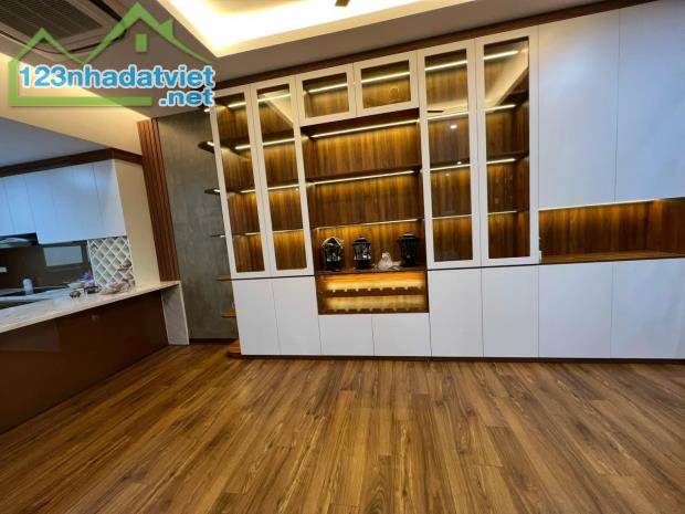 Bán biệt thự Đội Nhân Ba Đình 200 m2 4 tầng MT 9,5 m  LH 0983918483 - 3