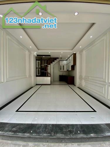 Bán nhà phố Đại Mỗ, Sa Đôi 33M x 5 Tầng, ô tô đõ gần nhà, Hà Đông 3km 4.1 tỷ