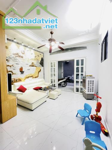 nhỉnh 3 tỷ có nhà Đại Mỗ, Nam Từ Liêm 34M 5 Tầng, 3P Ngủ, gần đường lớn ô tô - 1