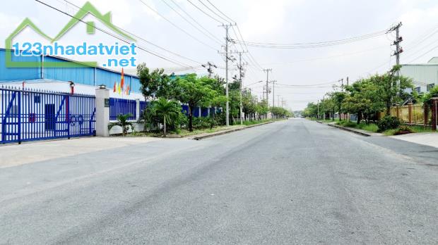 cho thuê xưởng 10000m2 trong khu công nghiệp, Đức Hòa, Long An .