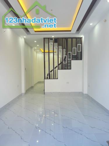 Bán nhà Đại Mỗ 38M 4 Tầng, Gác lửng, view biệt thự Vinhome giá 5.5 tỷ