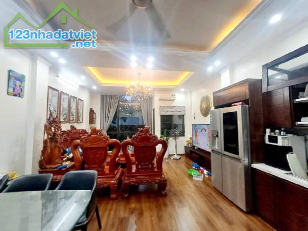 Bán nhà siêu đẹp Nguyễn Xiển ô tô 70m2 4tầng giá 9tỷ