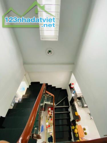 Bán nhà lầu mới đẹp đường oto gần ngã 3 Thành P.Quang Vinh chỉ 3ty4 - 2