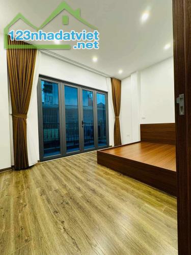 Bán nhà ngõ 93 Hoàng Văn Thái , DT 40/58m, 4 tầng, MT 4.2m, giá 11.9 tỷ, ngõ ôtô tránh, KD - 2