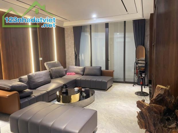 Bán nhà Lạc Long Quân – 80m2 – 7 Tầng thang máy – Ô tô – 18 tỷ .