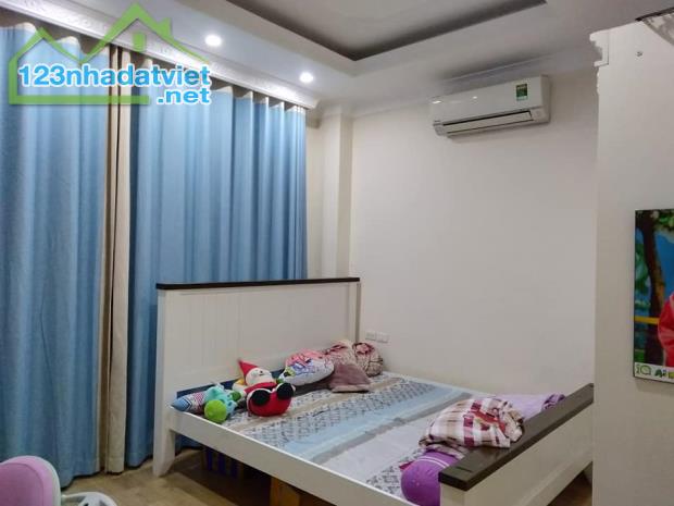 Bán nhà Lương Định Của, Đống Đa. Dt 41 m2, 4 tầng, Giá 6,5 tỷ. Thoáng đẹp gần ô tô.