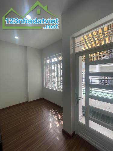 BÙI ĐÌNH TÚY - NGAY CHỢ KINH DOANH ĐỈNH - XE HƠI ĐẬU CỬA NGÀY ĐÊM - 3 TẦNG BTCT CHỈ 6.2 TỶ - 3