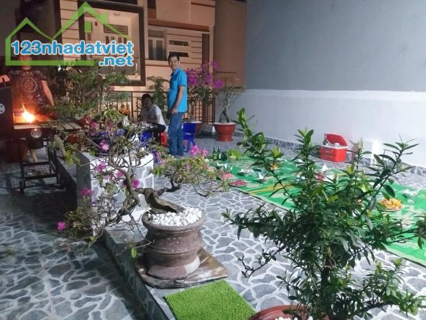 Bán nhà 2 tầng, ngang 6m như vila, HXT, Hà Đặc, Trung Mỹ Tây chỉ 6.89 tỷ.