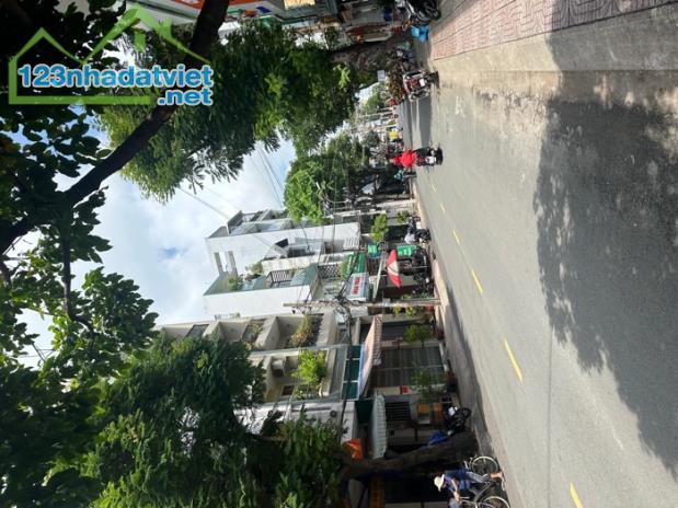 Bán nhà 2 mặt tiền đường Thống Nhất, Q Tân Phú, DT 72m2 (4,2x17) 3 lầu giá 18,7 tỷ. ( TL )