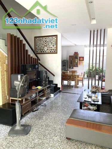 ĐƯỜNG 10M KHU VIP PHÂN LÔ - GẦN CO.OP PHAN VĂN HỚN QUẬN 12 - 4 TẦNG, NGANG 5M HIẾM - NỘI - 3