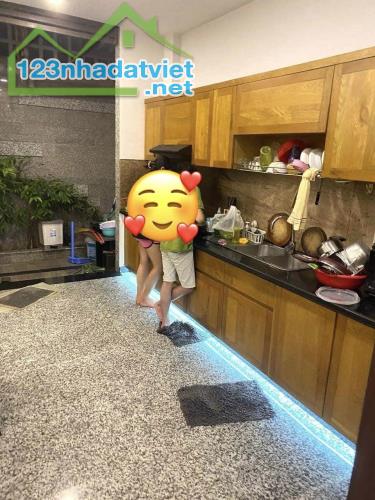 ĐƯỜNG 10M KHU VIP PHÂN LÔ - GẦN CO.OP PHAN VĂN HỚN QUẬN 12 - 4 TẦNG, NGANG 5M HIẾM - NỘI - 2