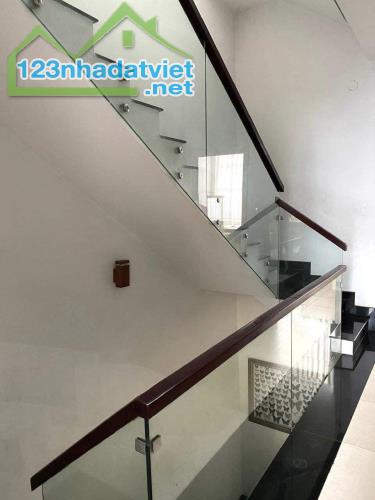 ĐƯỜNG 10M KHU VIP PHÂN LÔ - GẦN CO.OP PHAN VĂN HỚN QUẬN 12 - 4 TẦNG, NGANG 5M HIẾM - NỘI