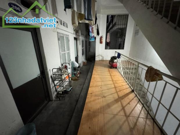 Chính chủ cần bán căn nhà 5 tầng cũ phố #Trần Duy Hưng 
Dt 234 m mặt tiền 11 m chia lô