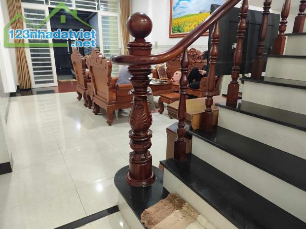 Nhà 2 Lầu Mới Đẹp - DT: 207m2 ( 10/13m x 18m) Thới Tây 1 - Tân Hiệp Hóc Môn. Gấp Bán. 5.4ỷ - 5