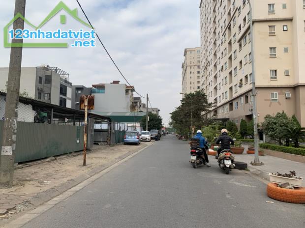Cần bán gấp 175m đất đấu giá khu đô thị Sài Đồng, xung quanh nhiều tòa chung cư phù hợp KD - 1