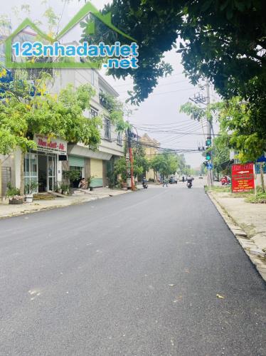 Bán đất kinh doanh băng 2 mặt đường Nguyễn Tất Thành, Hán Lữ, Khai Quang, Vĩnh Yên.