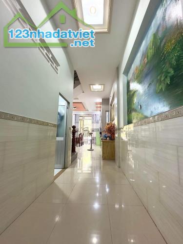 Bán Nhà 1 lầu 1 trệt  Sổ Riêng 100% thổ cư  cây xăng 26 KP11 phường Tân Phong - 1