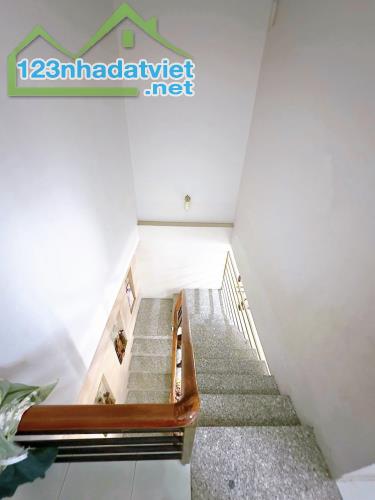 Bán Nhà 1 lầu 1 trệt  Sổ Riêng 100% thổ cư  cây xăng 26 KP11 phường Tân Phong - 3