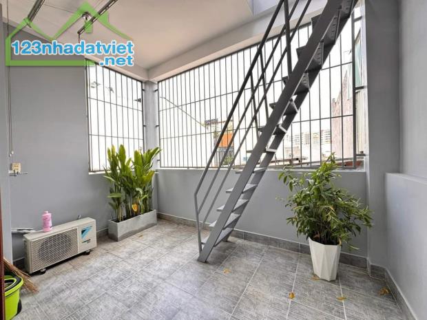 Chính chủ gửi bán gấp nhà Bàn Cờ, P.3, Quận 3. Giá 3tỷ550, hẻm 6m ô tô