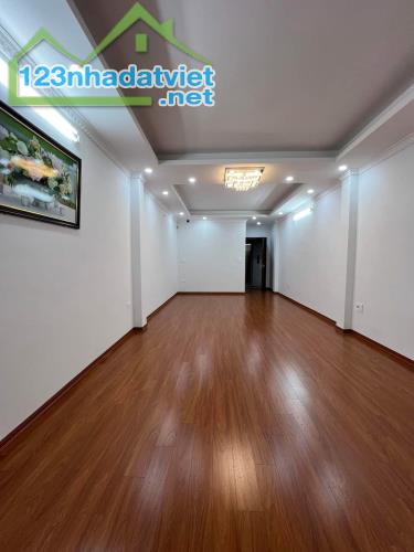 Cho thuê nhà mới chính chủ nguyên căn 75m2 4.5T, Nhà hàng, KD, VP, Minh Khai-20Tr