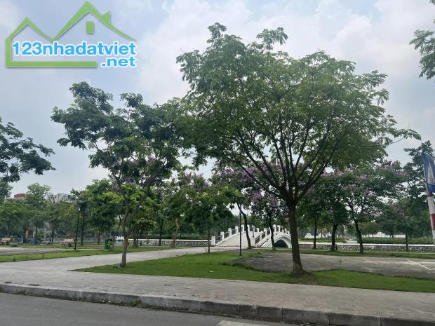 Bán đất mặt đường Nguyễn Bình Khiêm, Đông Nam Cường, TP HD, 68m2, view công viên - 1