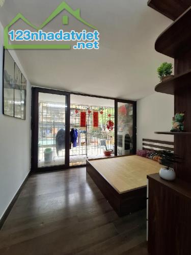 TT Nghĩa Tân - DTSD 65m2 - View phố cafe thoáng mát - nhỉnh 3tỷ