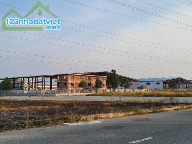 Cho thuê 3000m2 , 5000m2 , 7000m2 , 14.000 m2 Xưởng Tân Uyên Gía rẻ