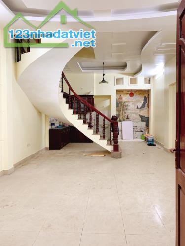 🏠 ĐẸP ! nhà Dịch Vọng Hậu, dân xây, ô tô 40m, 2 thoáng, 62m x 4T giá 9,3 Tỷ.