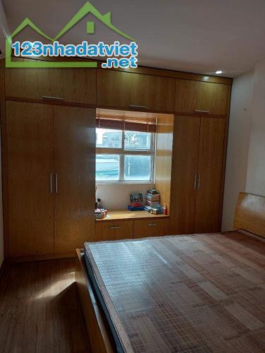 Bán căn hộ 2 ngủ tại Ct2a Thạch Bàn, Long Biên. S: 70m2, full nội thất, giá 2,3 tỷ - 3