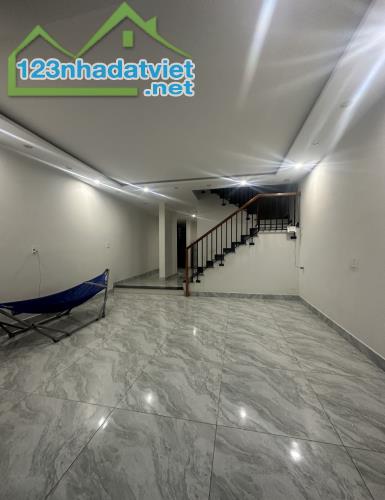 - SIÊU RẺ SIÊU ĐẸP, NHÀ 2 tầng 2 mê kiệt ô tô Cách mạng tháng 8, DT 112.5m2, giá 2.85 tỷ. - 3