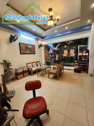 BÁN ĐẤT TẶNG NHÀ 2 TẦNG CŨ BẠCH MAI Ô TÔ ĐỖ CỬA, KINH DOANH, 57M2 GIÁ NHỈNH 7 TỶ