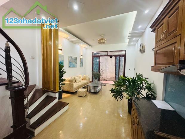 Bán gấp nhà phố Đại La 60m2* 5 tầng, MT 4.1m, giá 4.95 tỷ - 5