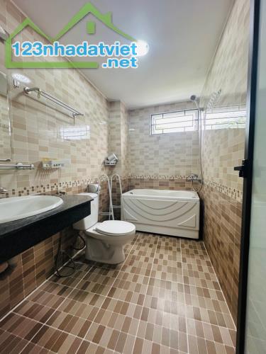 Bán gấp nhà phố Đại La 60m2* 5 tầng, MT 4.1m, giá 4.95 tỷ