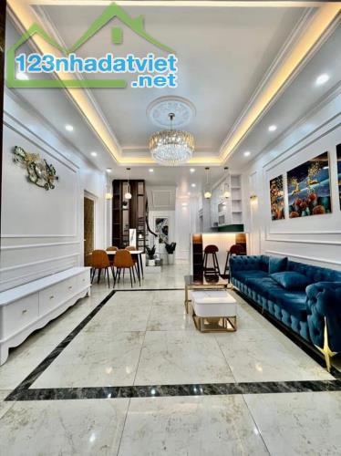 Bán gấp nhà phố Đại La 30m2* 5 tầng, MT 5m, giá 3 tỷ