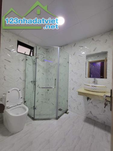 Bán gấp nhà phố Đại La 30m2* 5 tầng, MT 5m, giá 3 tỷ - 2