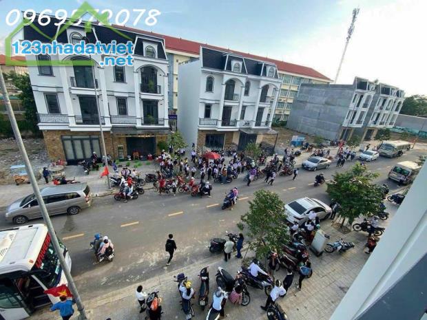 Chính chủ Cần bán lô góc khu nhà ở Hoàng Lộc - Phú Chánh - 1