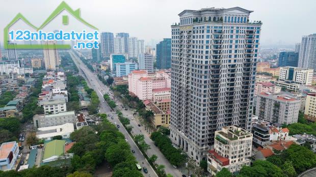 Bán căn hộ siêu cao cấp đường Nguyễn Văn Huyên 203m2 3 phòng ngủ cực rộng có phòng xông
