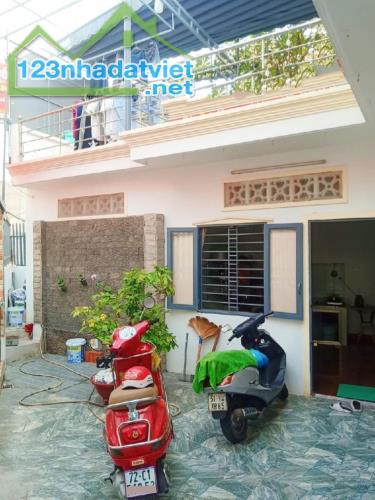 Bán nhà Hiệp Thành 13 Q12, 176m2, 1 lầu, 4 PN, ngang 15m, Đường 4m giá giảm còn 5.x tỷ - 1