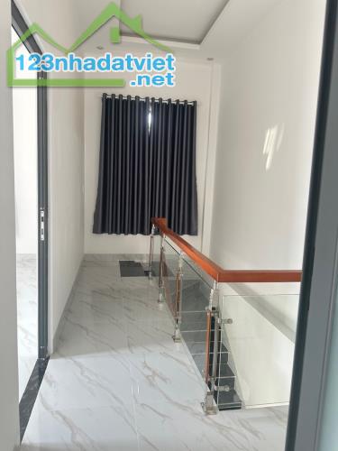 Bán nhà 1 Trệt 1 lầu 60m2 Thổ cư đường oto (P.Bửu Long) chỉ 3,2 tỉ