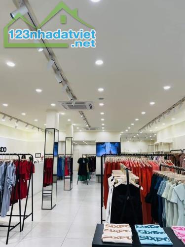 [Mặt Phố] Bán nhà MP Chùa Láng,140m2giá 34.8tỷ, KD Sầm Uất, Vỉa hè rộng - 1