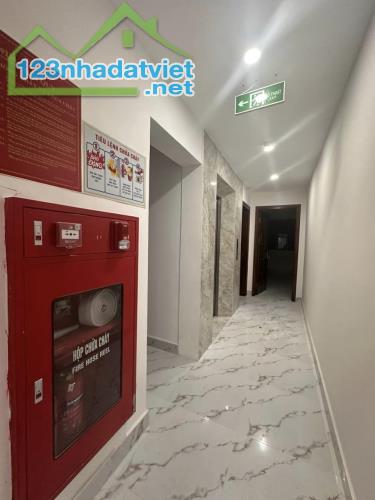 Tòa chung cư mini mới đẹp 20 phòng Nguyễn Văn Cừ Long Biên thang máy lô góc 10m ra cầu Chư