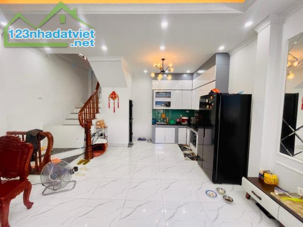 Bán nhà Vũ Trọng Khánh Hà Đông, 36m2 x 5T, mặt tiền 4m, ô tô, view chung cư, ở luôn. - 3