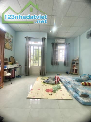 Nhà Bán 2 Lầu - DT: 88m2 ( 5.1m x 18m ) - Mới Đẹp Ở Ngay - Song Hành - Hóc Môn. 2.8 Tỷ - 3